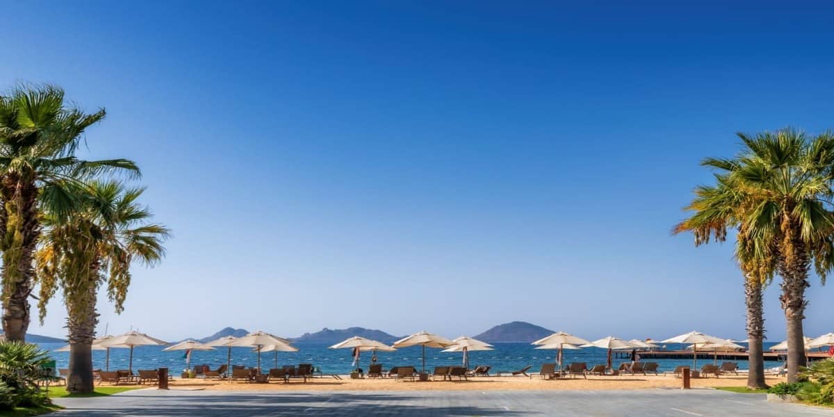 Plaja Gumbet vs. Plaja Bitez: care este mai bună pentru relaxare în Bodrum?