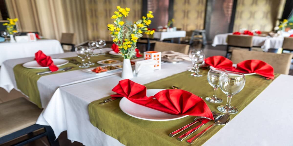 Ce înseamnă restaurant à la carte într-un hotel și cum funcționează în vacanțele all inclusive?