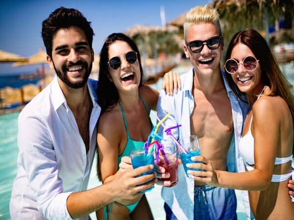 Vacanță pentru grupuri de prieteni: hoteluri cu distracție și activități zilnice