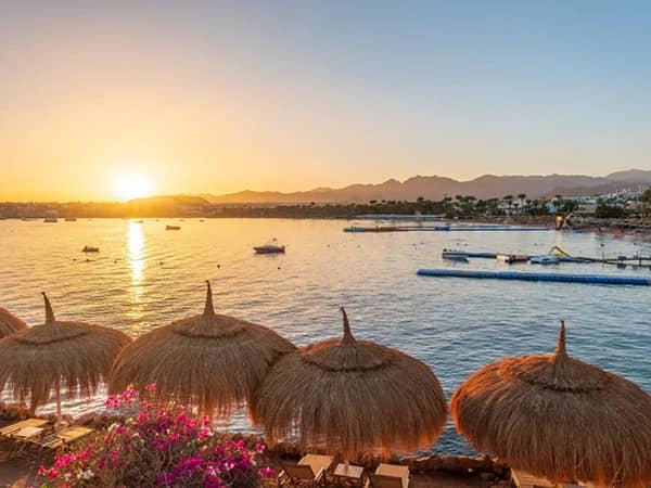 Sharm el-Sheikh pentru iubitorii de sporturi nautice: plaje ideale și resorturi