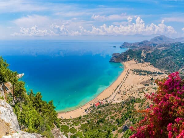 Cele mai frumoase plaje din Rodos: unde găsești apă liniștită, nisip sau golfuri ascunse?