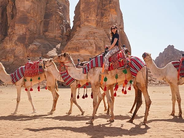 Cum sa te imbraci in desert – ghid practic pentru turisti