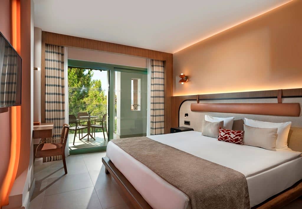 rooms-deluxe-family-room-land-side-type-4d