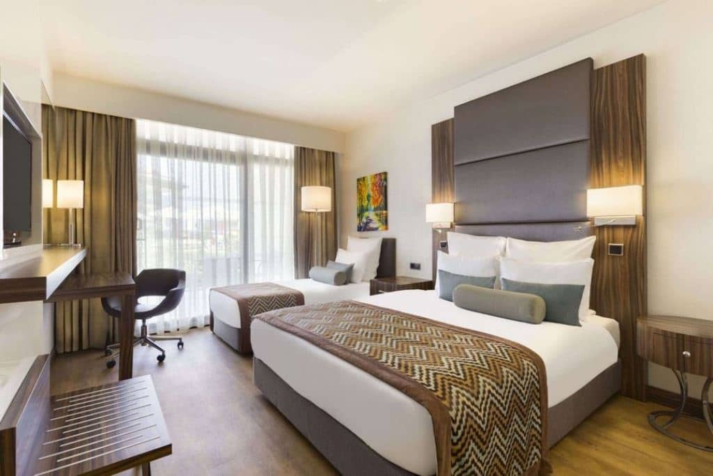 rooms-large-land-view
