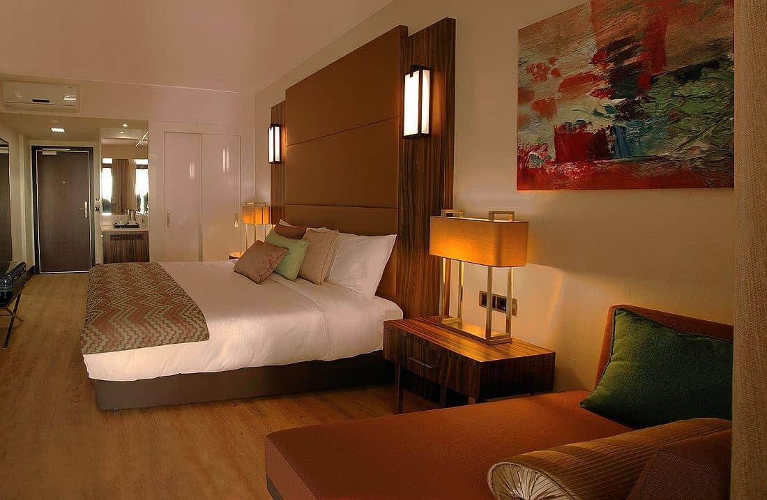 rooms-promo-room-land-view