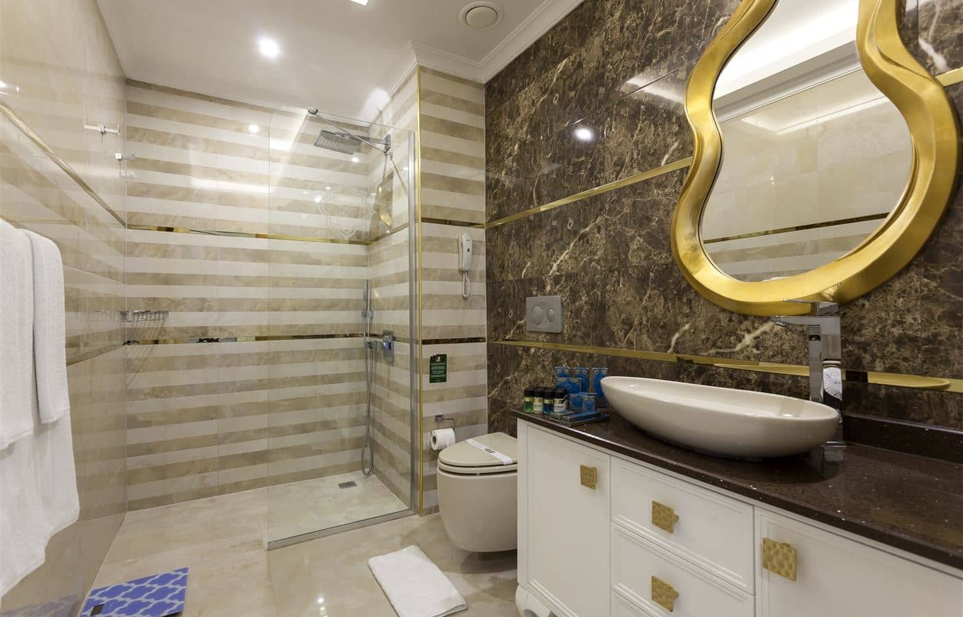 rooms-corner-deluxe-room
