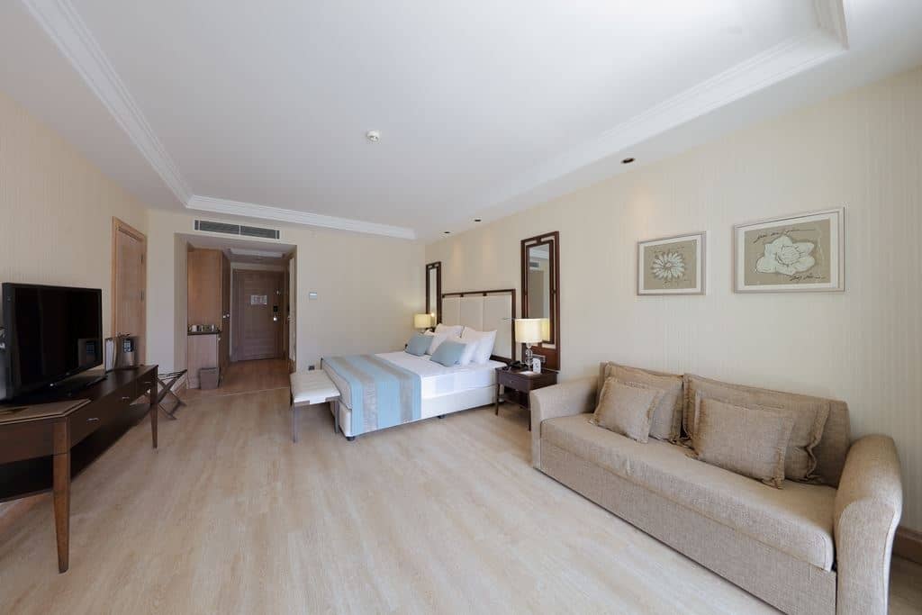 rooms-deluxe-land-view