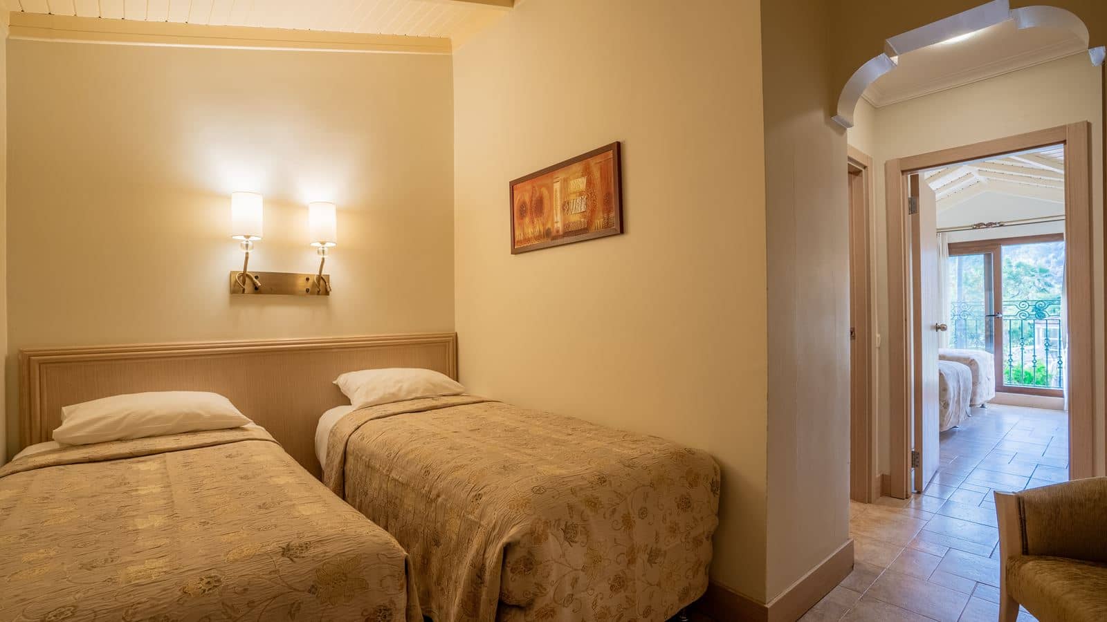 rooms-deluxe-family-room