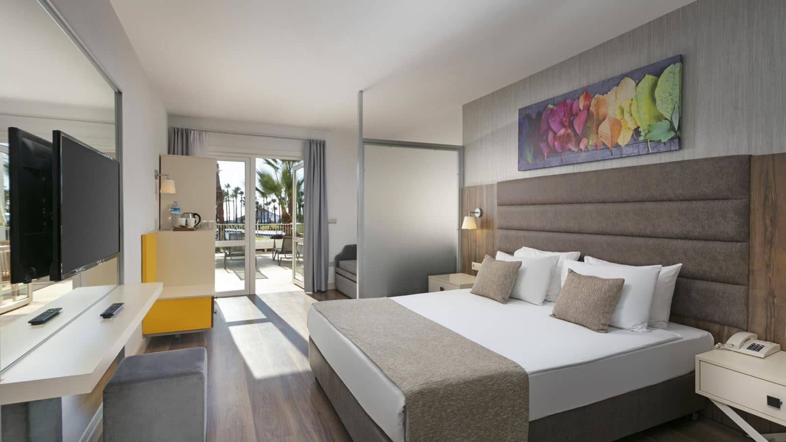 rooms-hotel-standard-room-pool-view-with-large-balcony-or-terrace