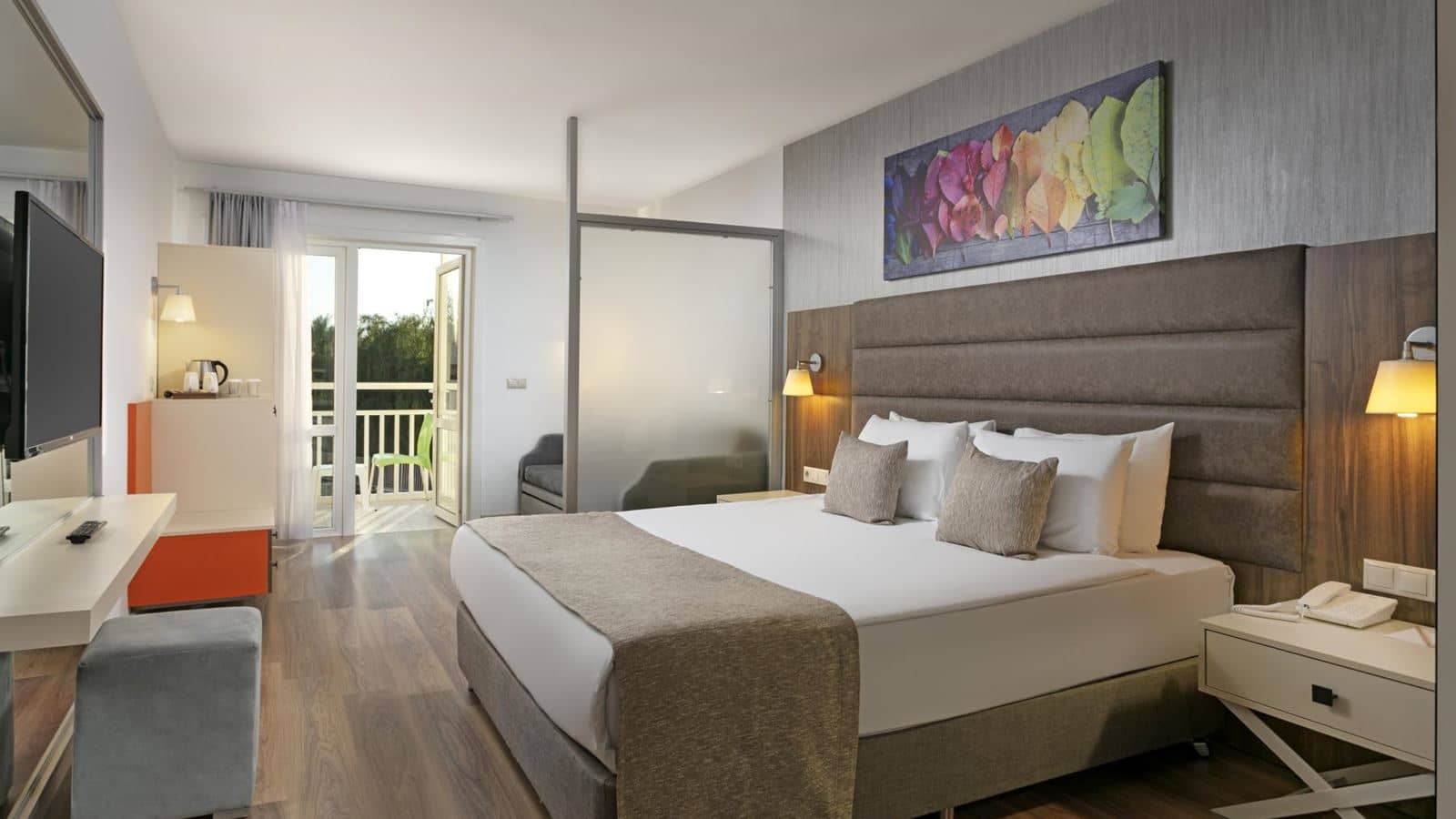 rooms-coral-room
