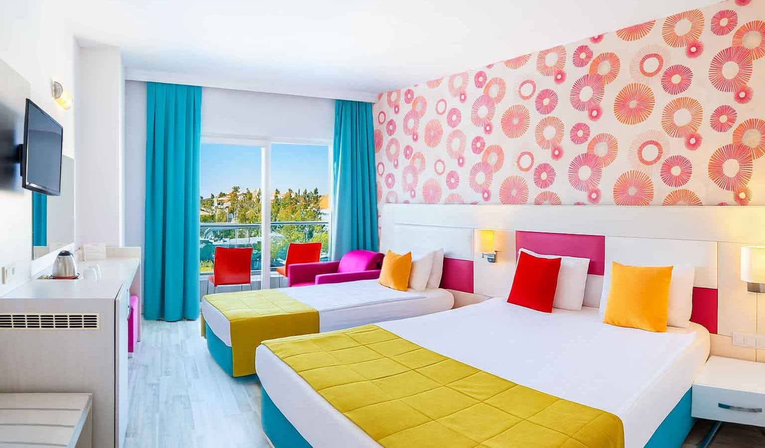 rooms-superior-room-land-view-with-french-balcony