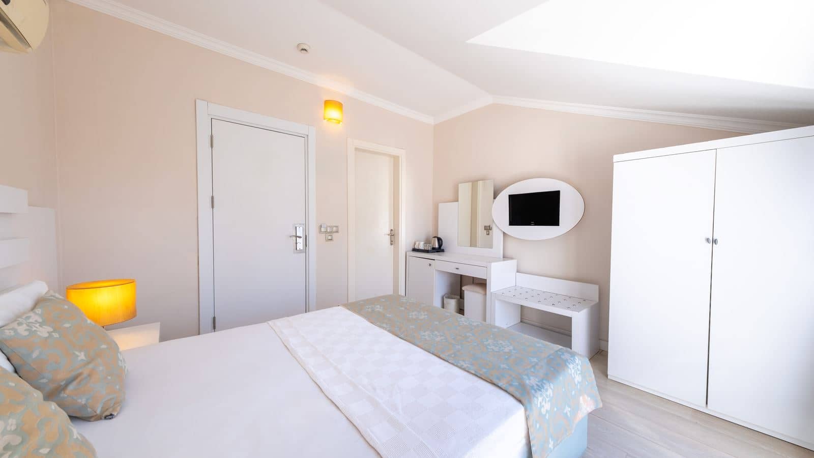 rooms-economy-room