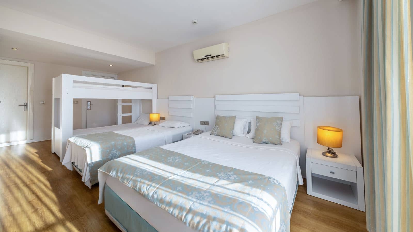rooms-family-room