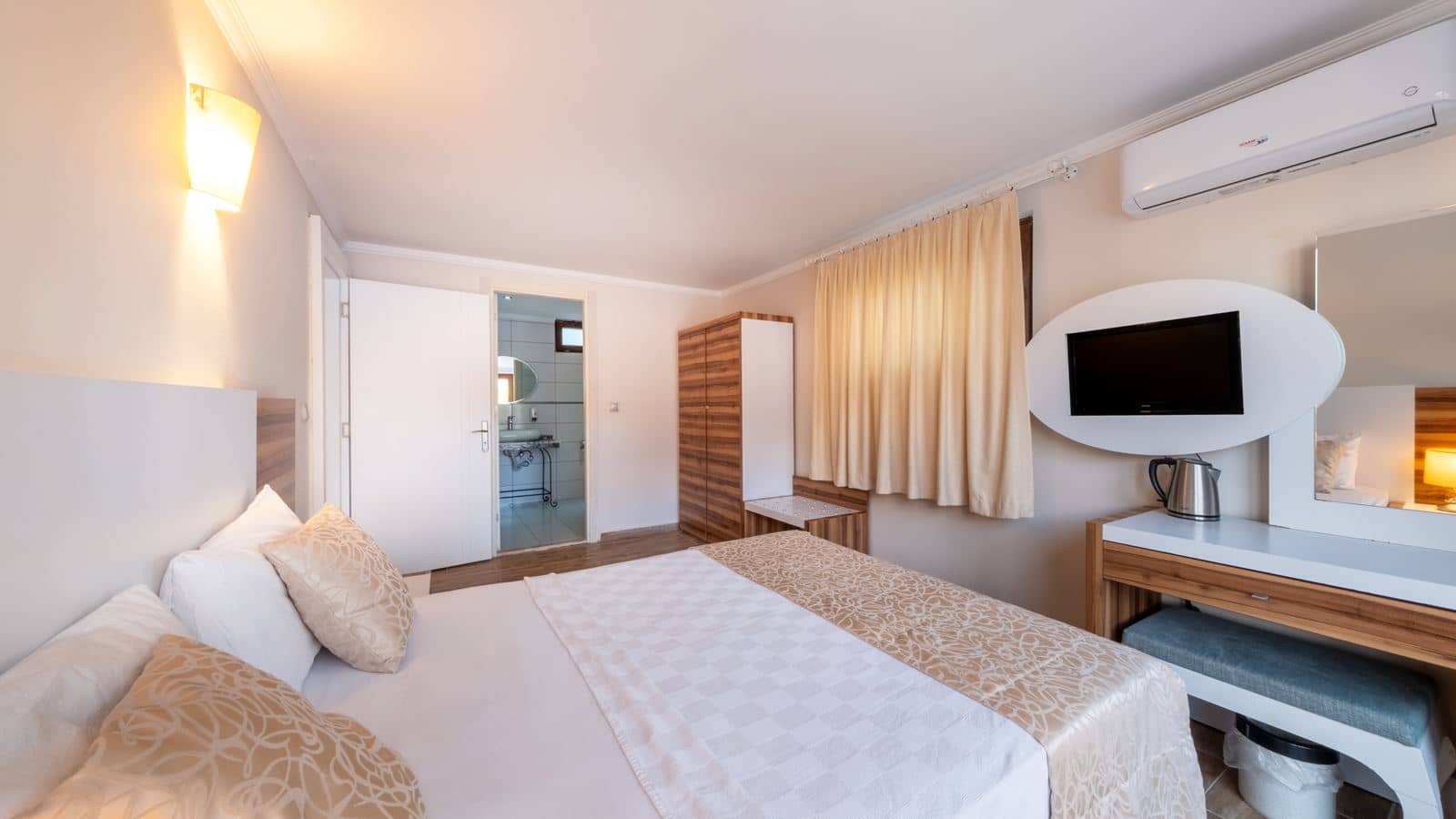 rooms-deluxe-suite-bungalow