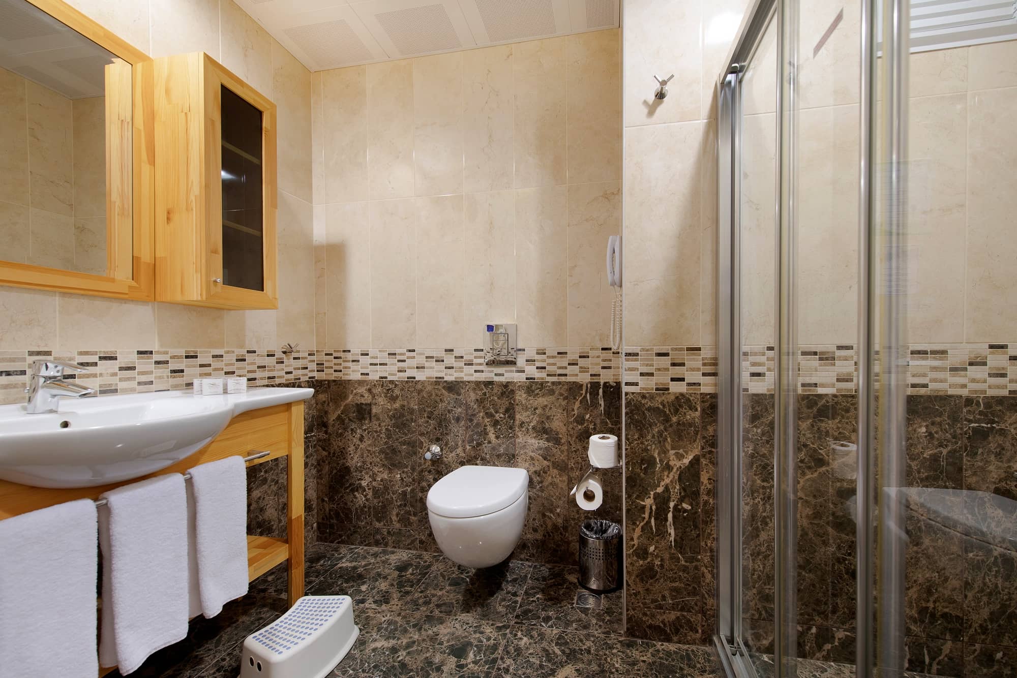 rooms-main-building-family-2-bedrooms-with-sliding-doors-land-view-couple--ladies-only