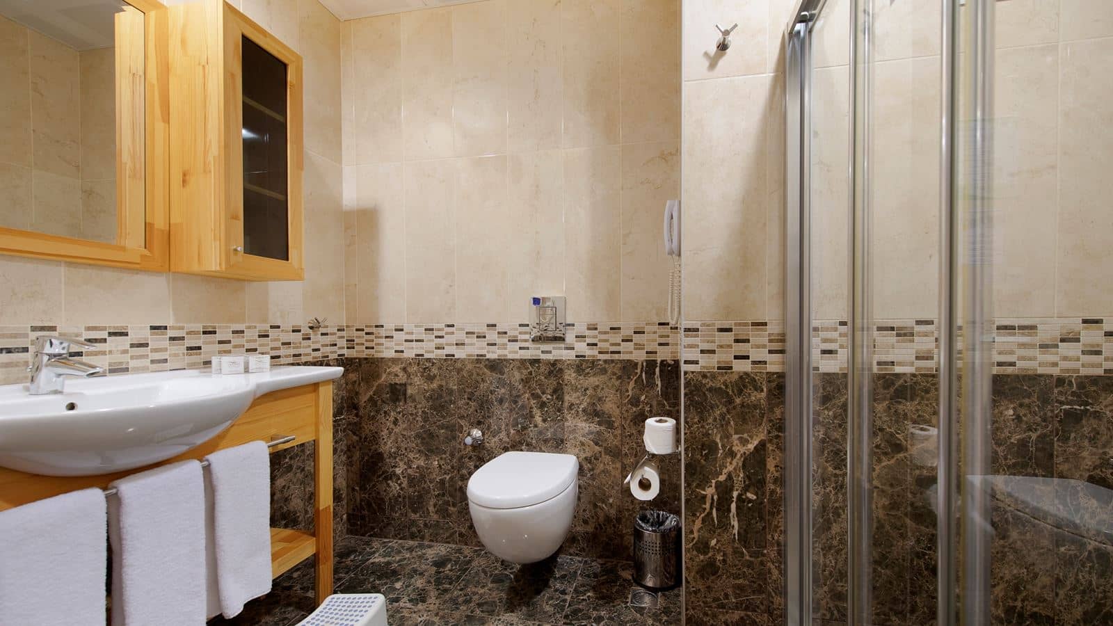 rooms-main-building-family-2-bedrooms-with-sliding-doors-pool-view-couple--ladies-only