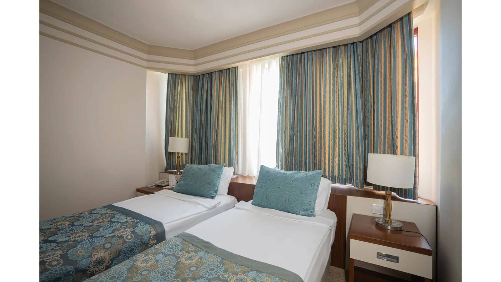 rooms-family-room