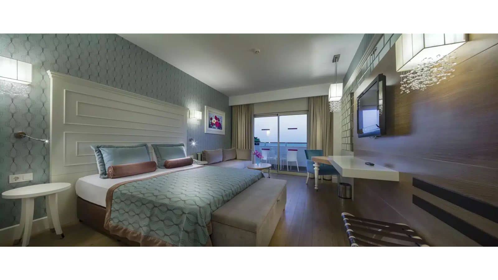 rooms-family-room-2-bedrooms-side-sea-view