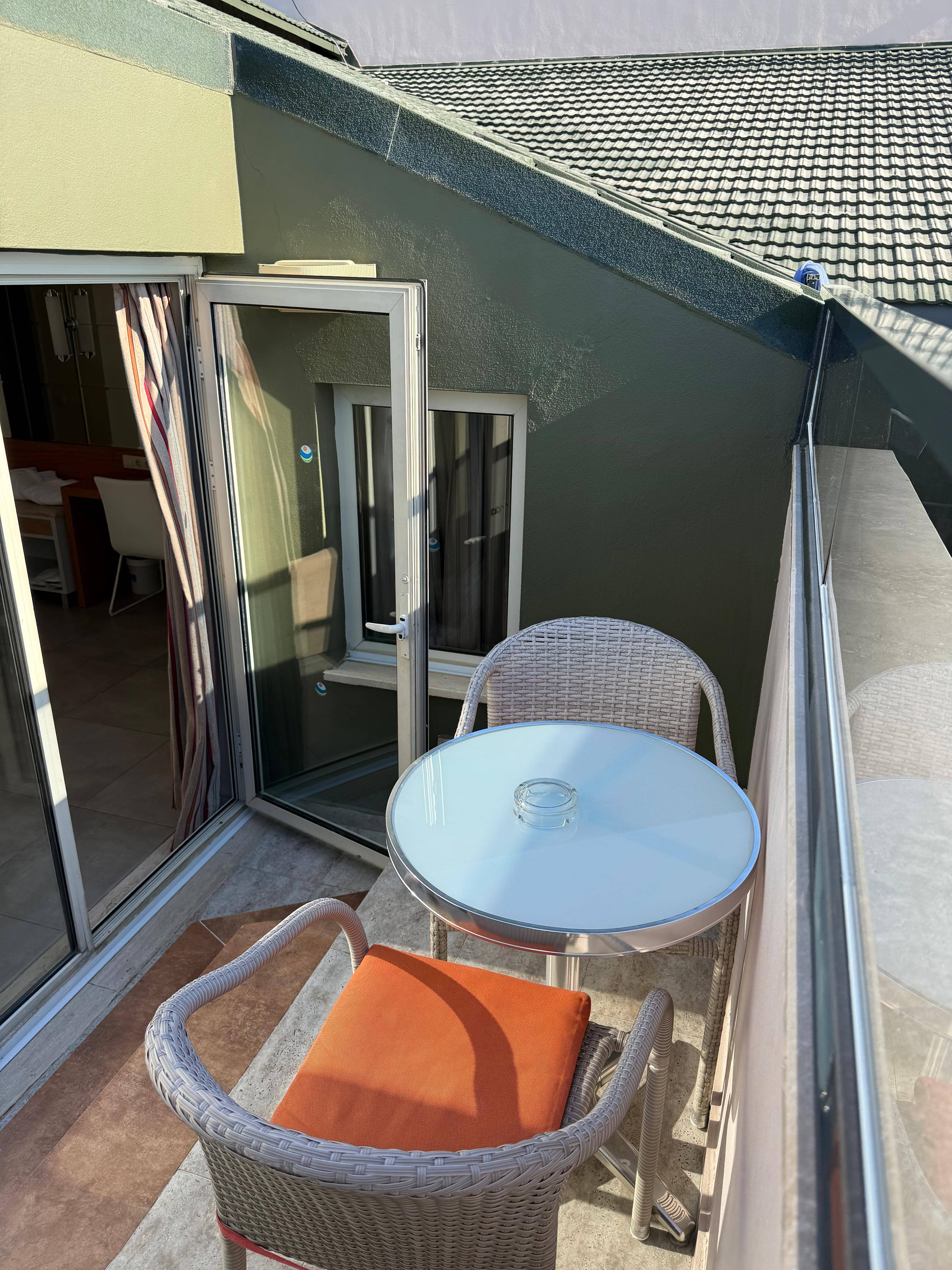 rooms-family-land-view