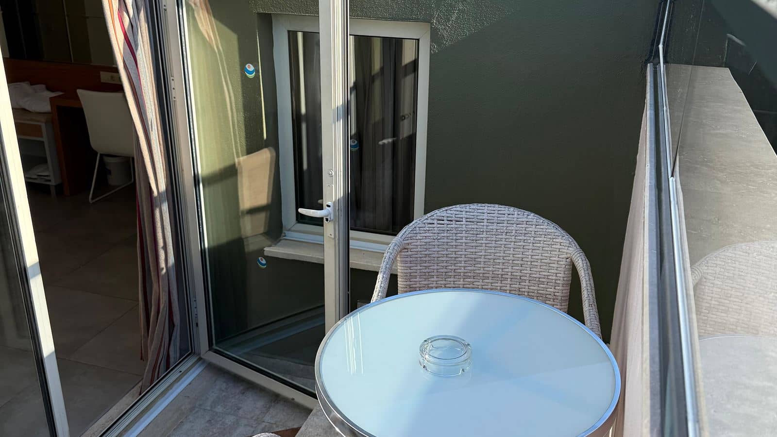 rooms-family-lateral-sea-view