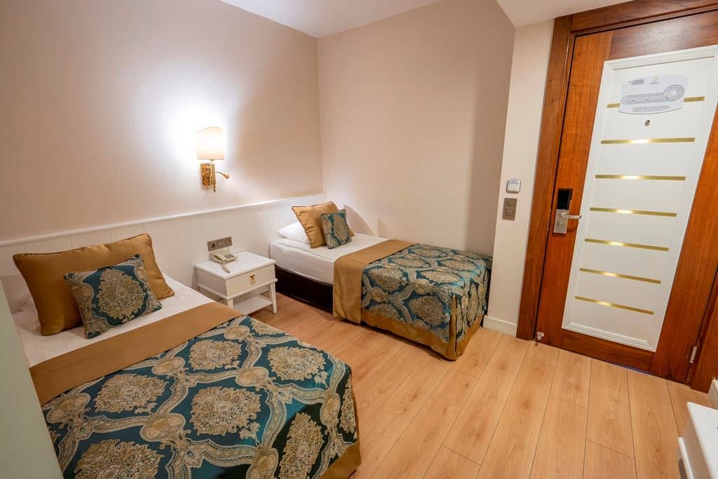 rooms-family-room-sea-view-2-bedrooms