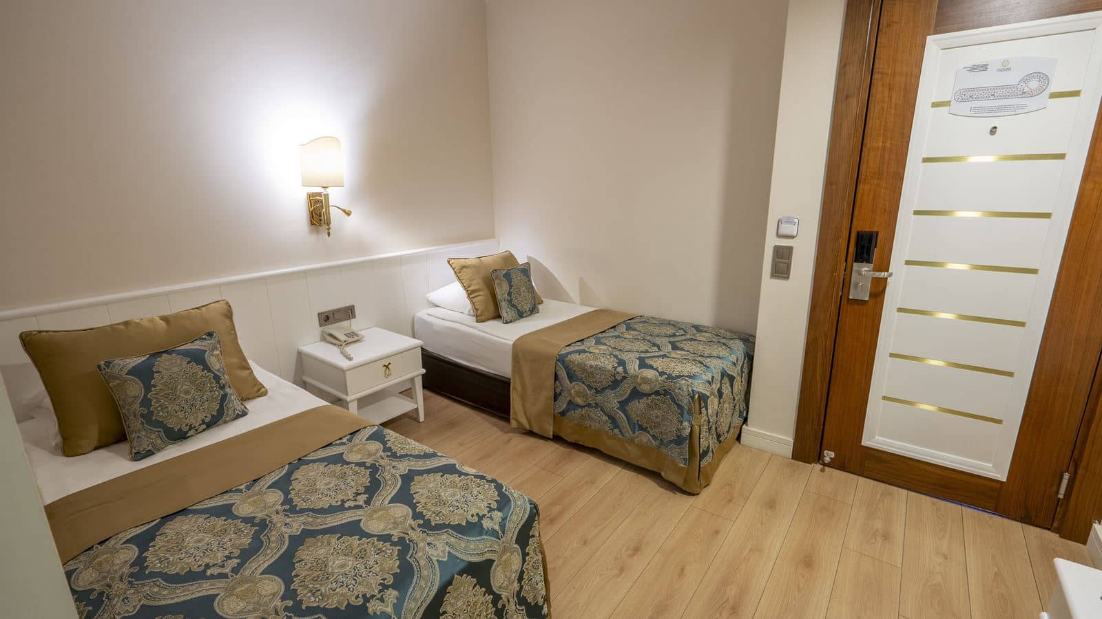 rooms-family-room-land-view-2-bedrooms