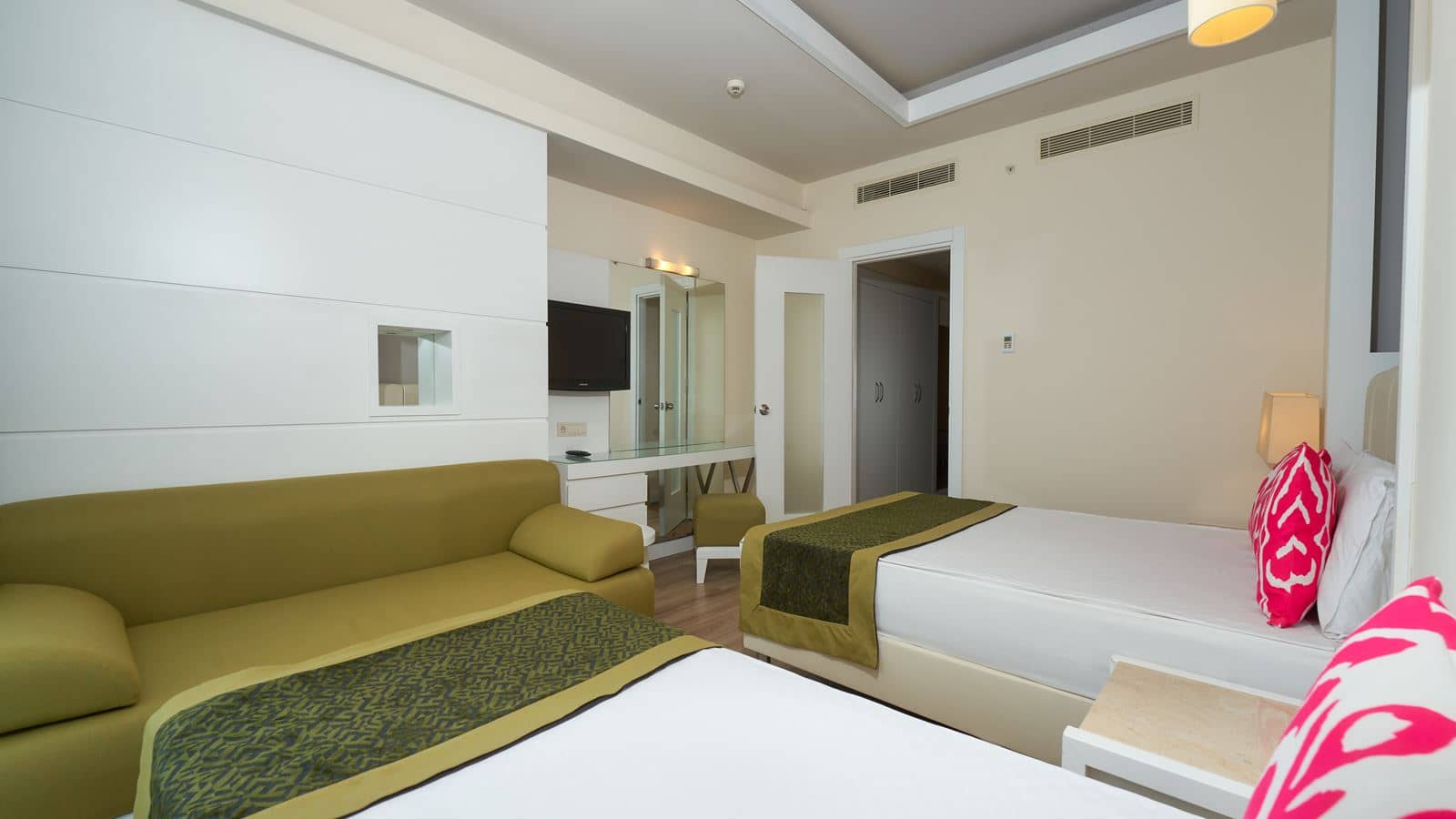 rooms-family-room