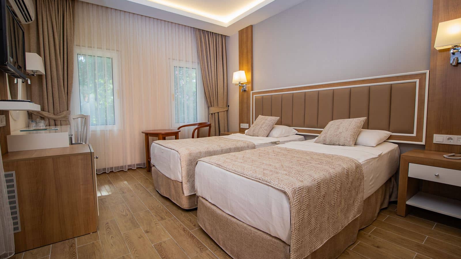 rooms-family-room-2-bedrooms-with-balcony