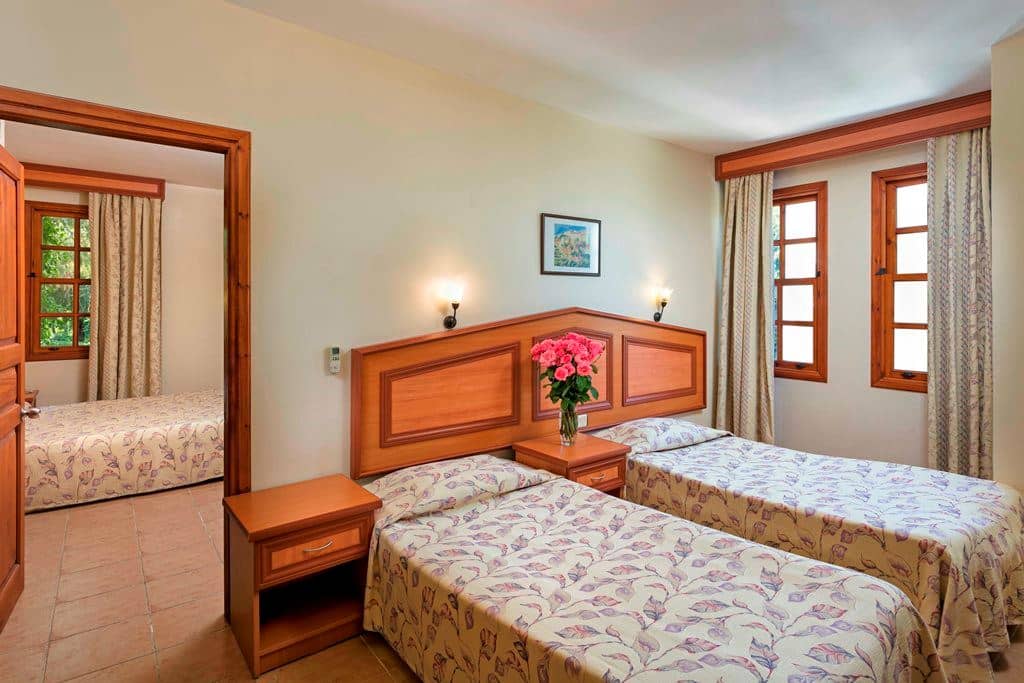 rooms-siena-family-room