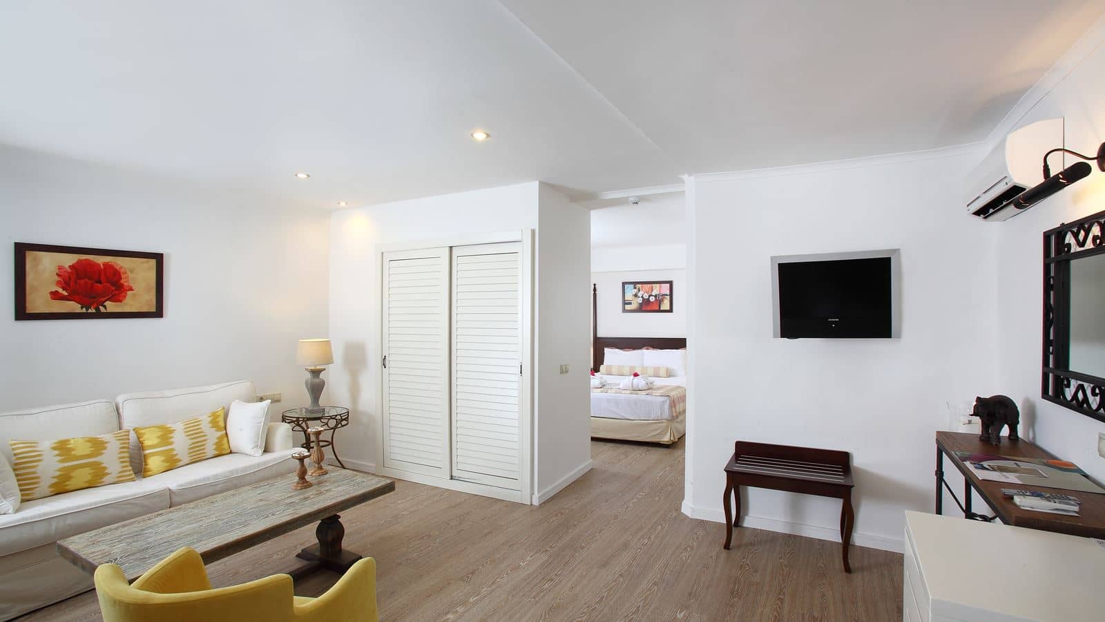 rooms-j-suite
