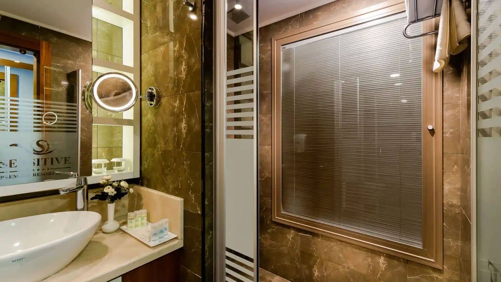 rooms-standard-room-side-sea-view