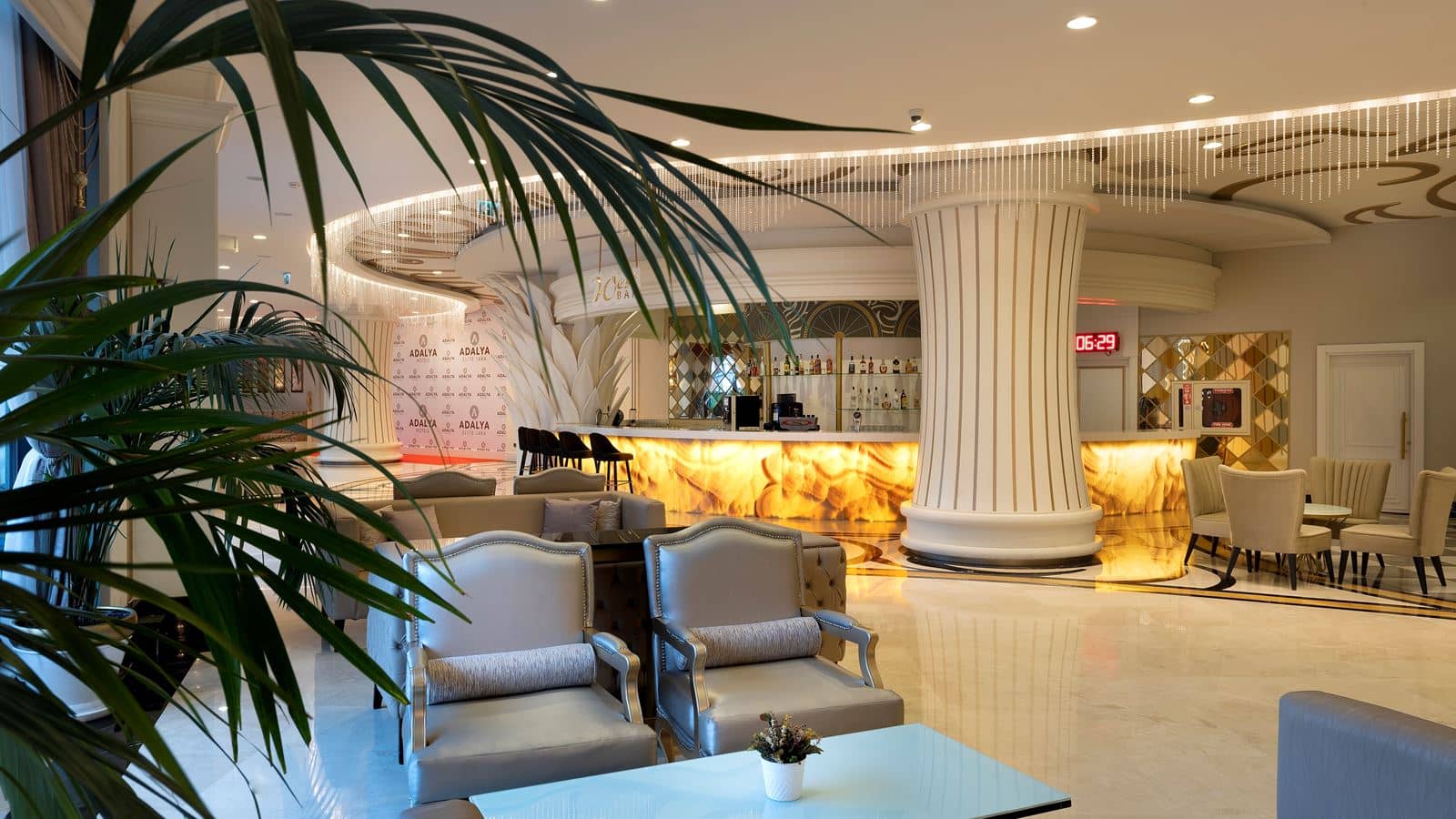 bars-lobby-west