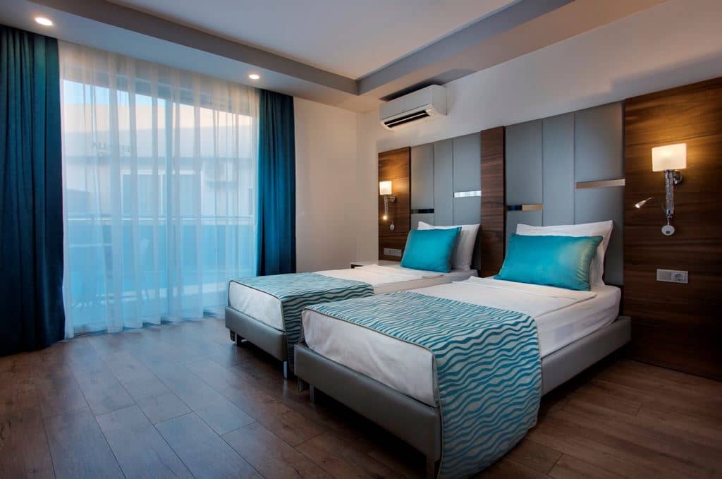 rooms-swim-up-2-rooms
