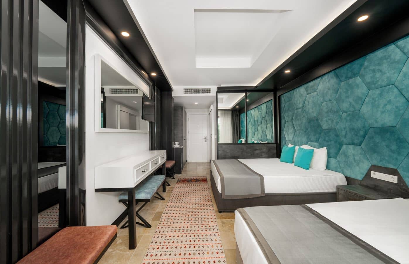 rooms-swim-up-room--main-building