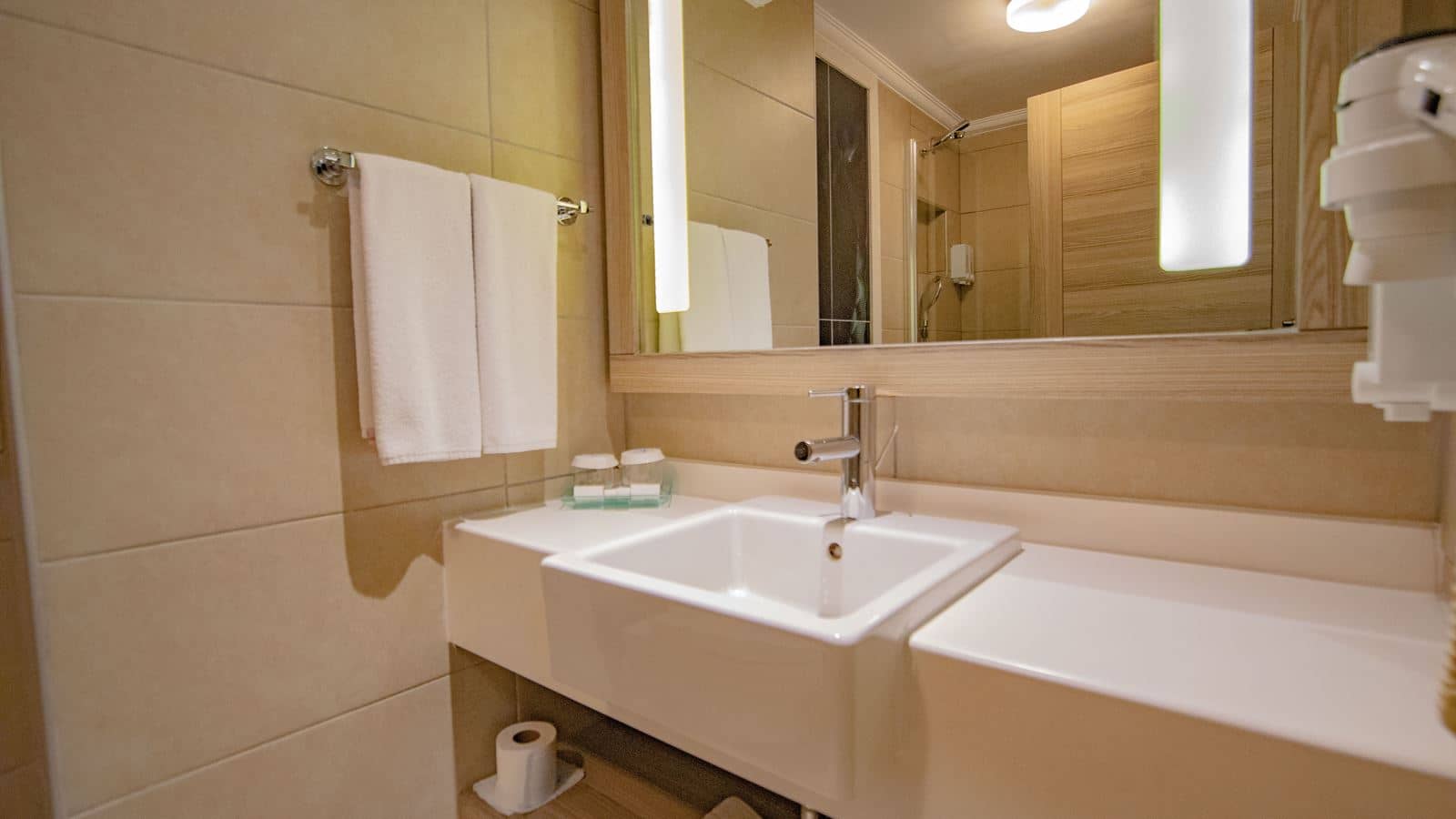 rooms-standard-room