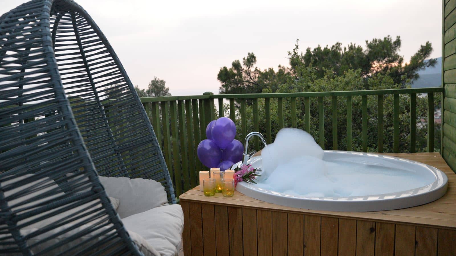 rooms-bungalow-sea-view-with-jacuzzi