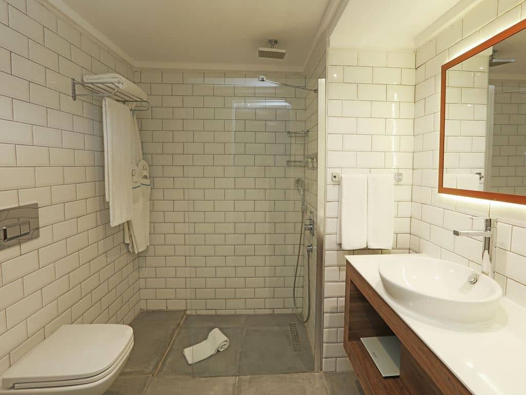 rooms-superior-landview-room