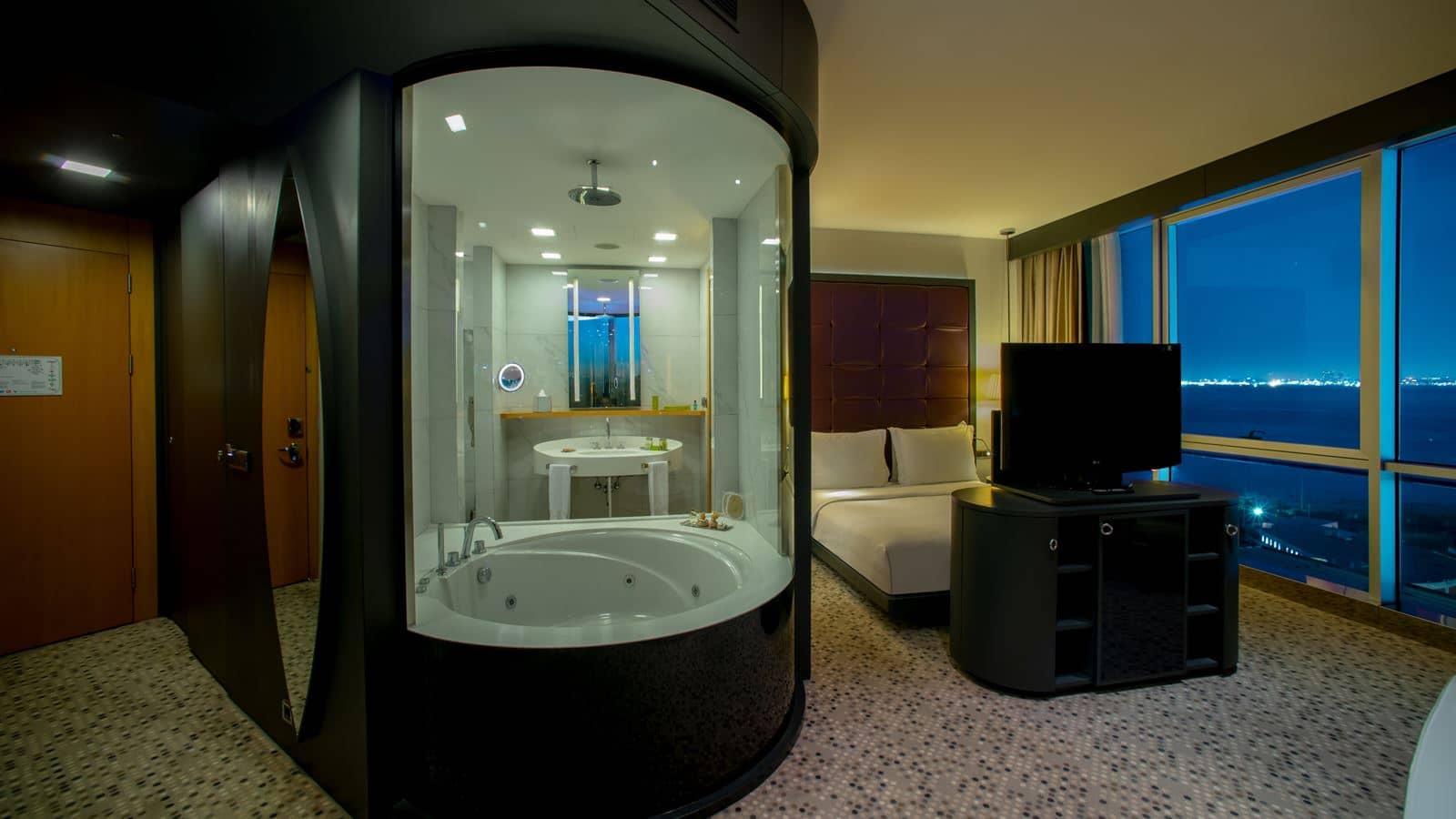 rooms-corner-room-with-sea-view-and-jacuzzi