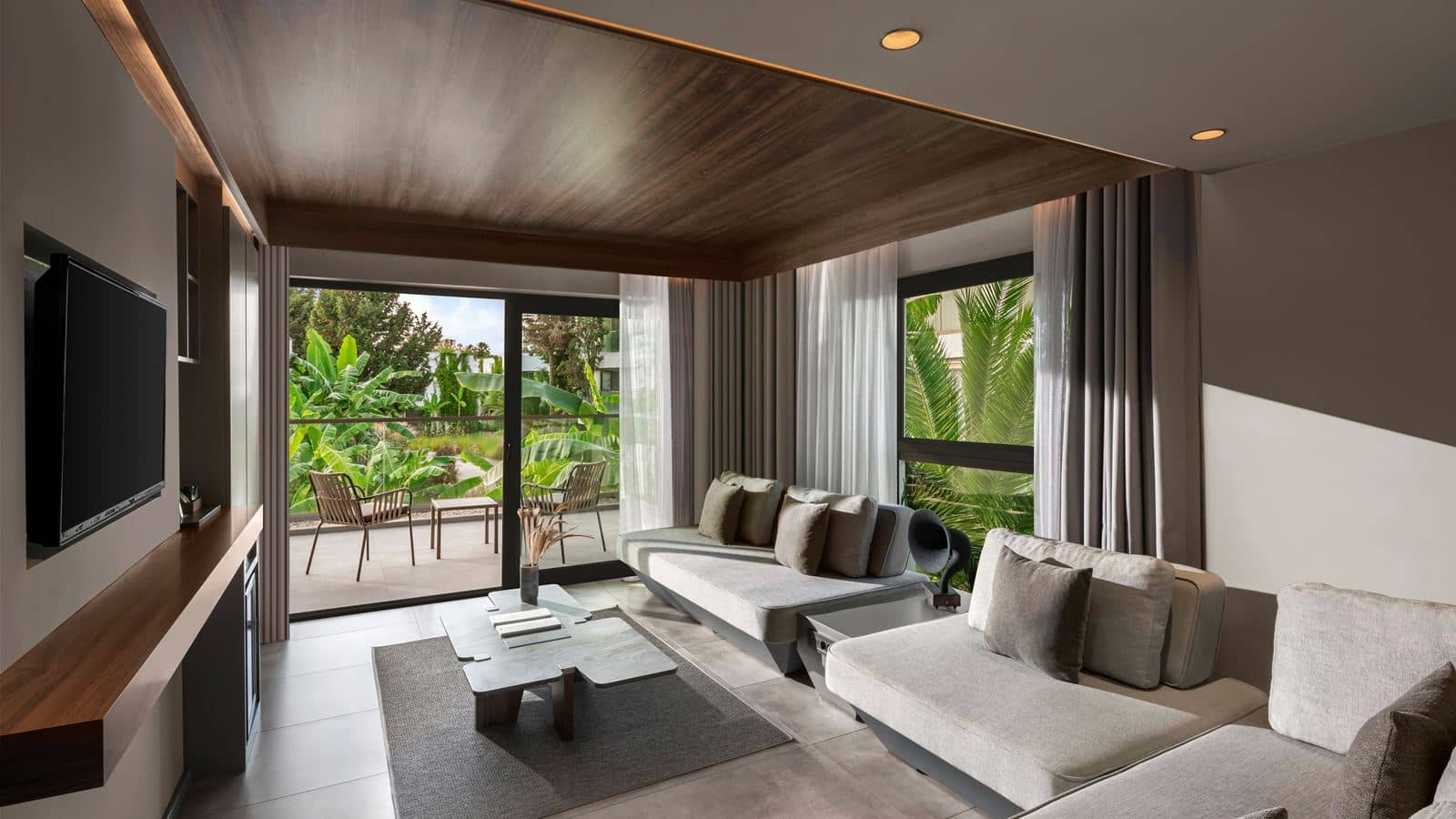 rooms-family-suite-land-view