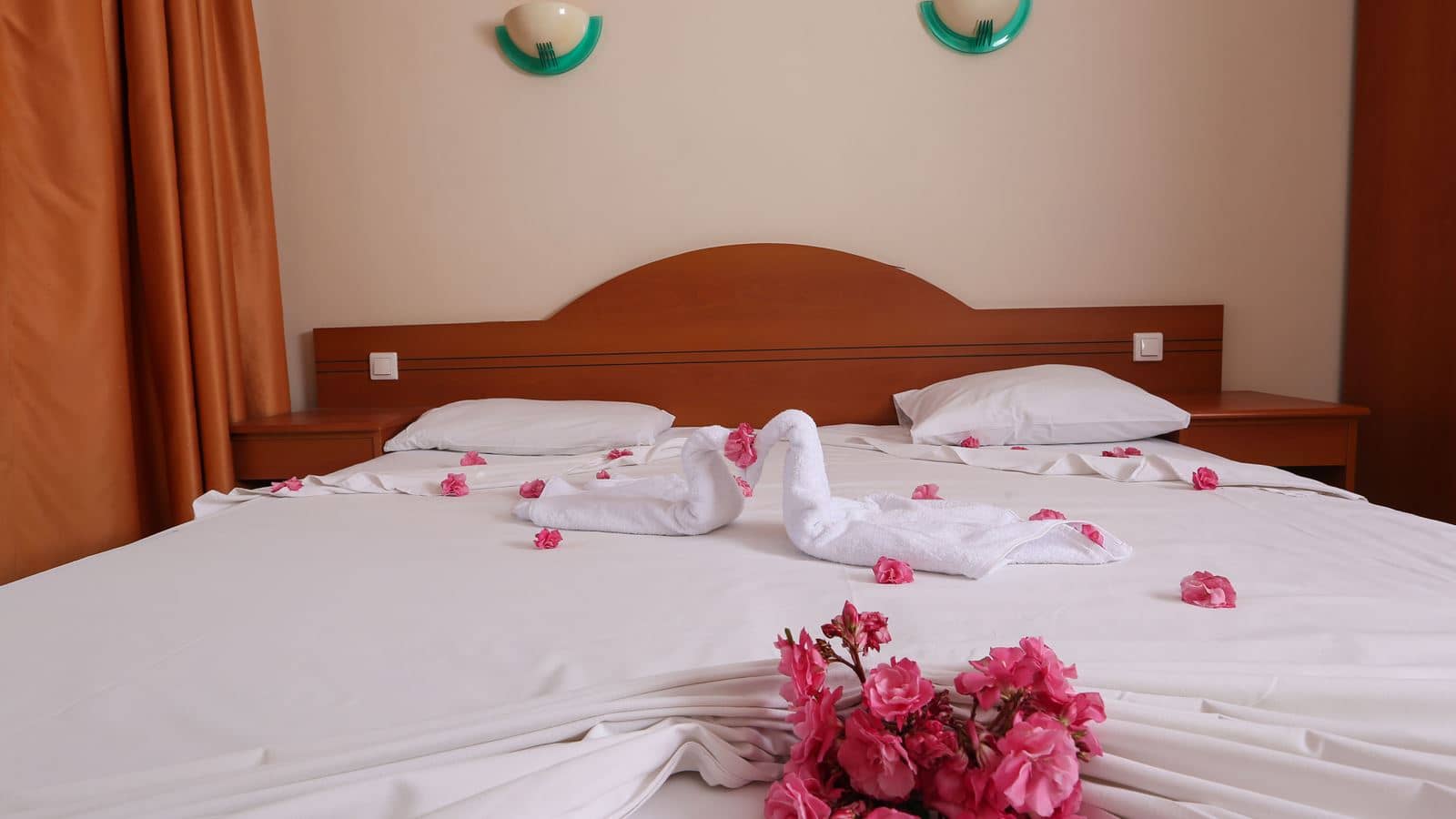 rooms-suite-standard-1-bedroom-seaview-balcony