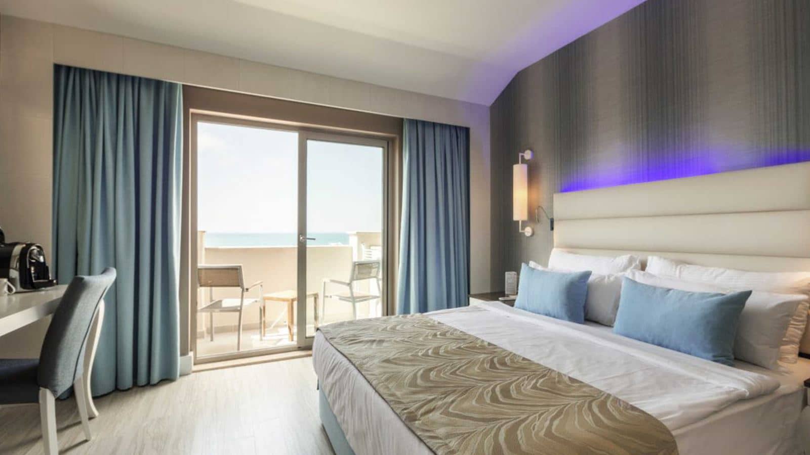 rooms-suite-classic-main-building-for-family