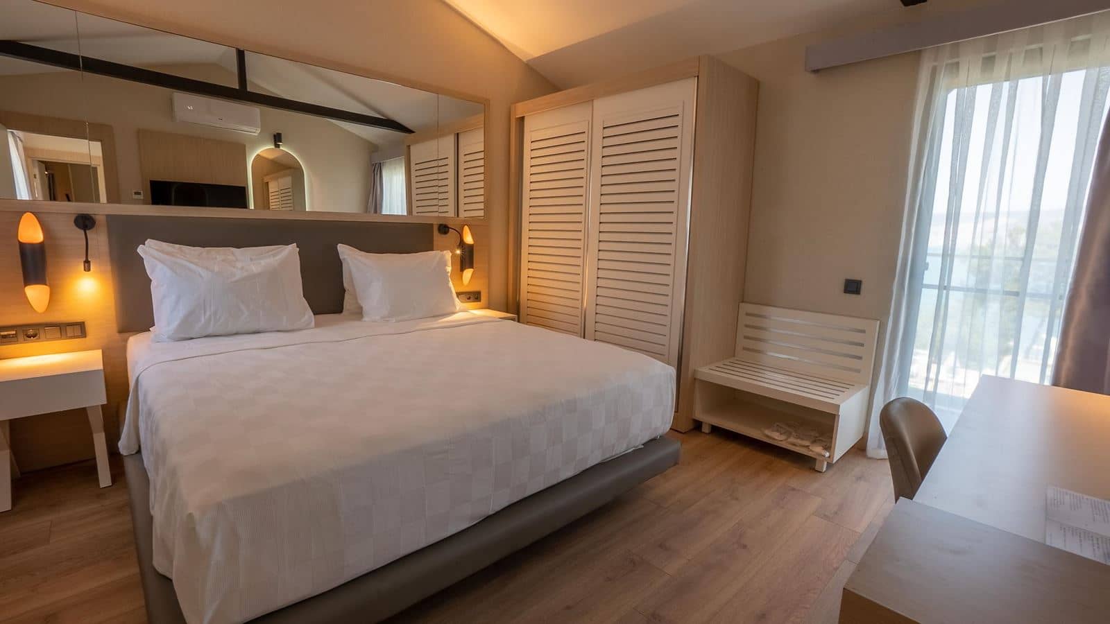 rooms-coral-room-2+2