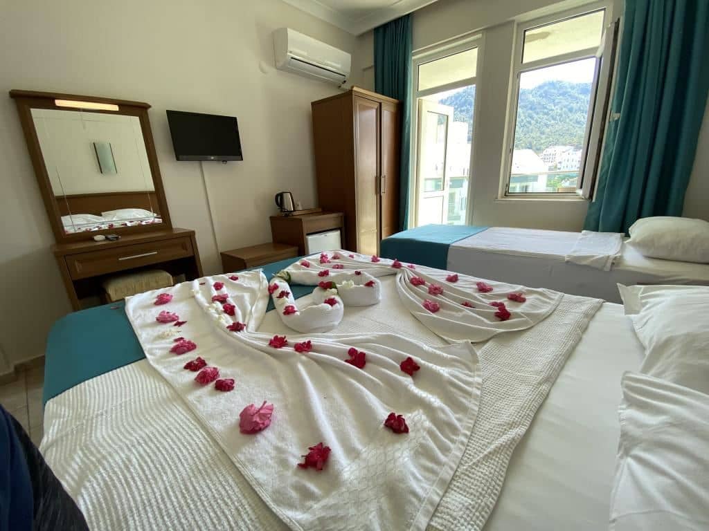 rooms-kara-manzarali-oda