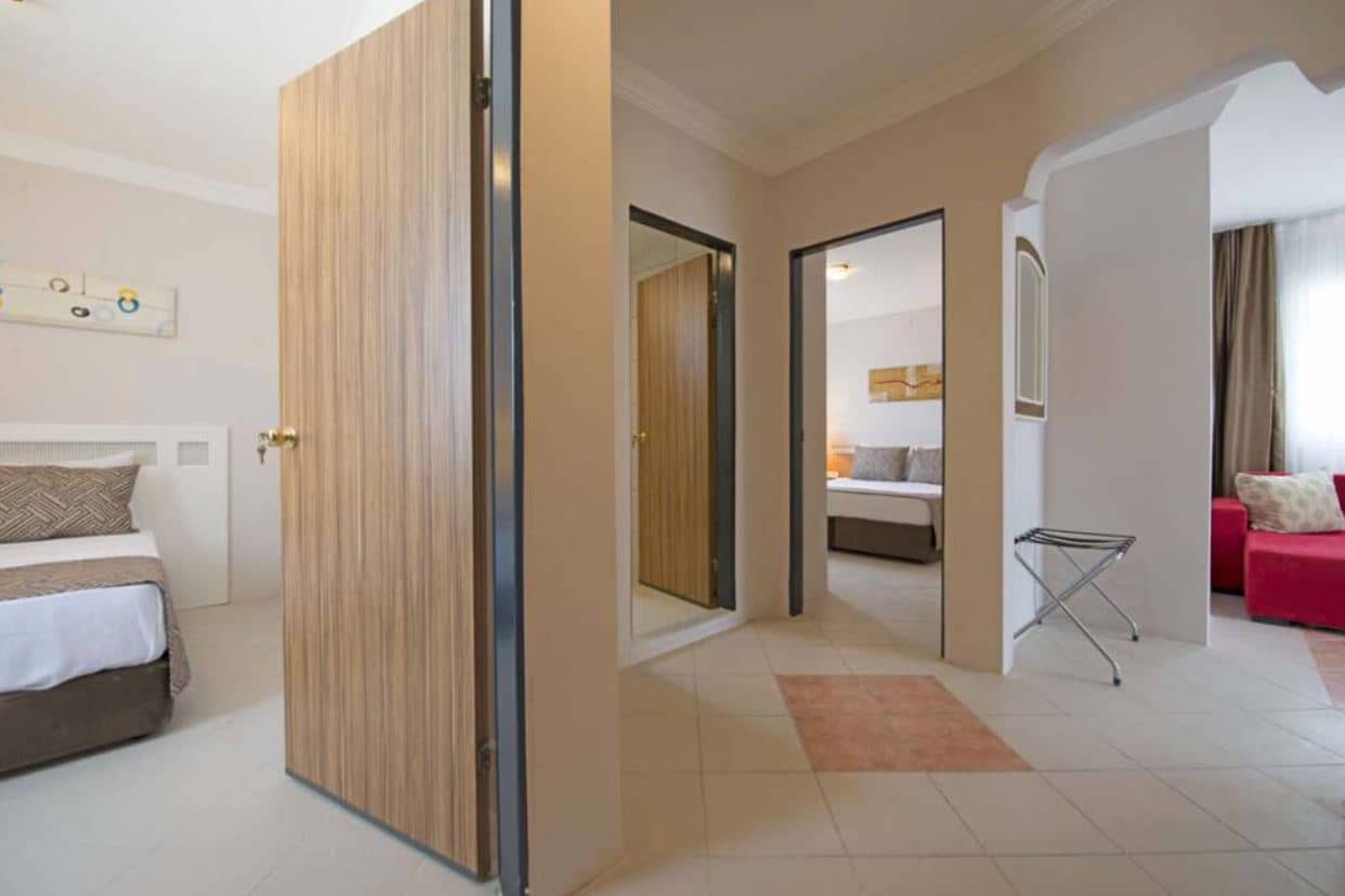 rooms-grand-family-room
