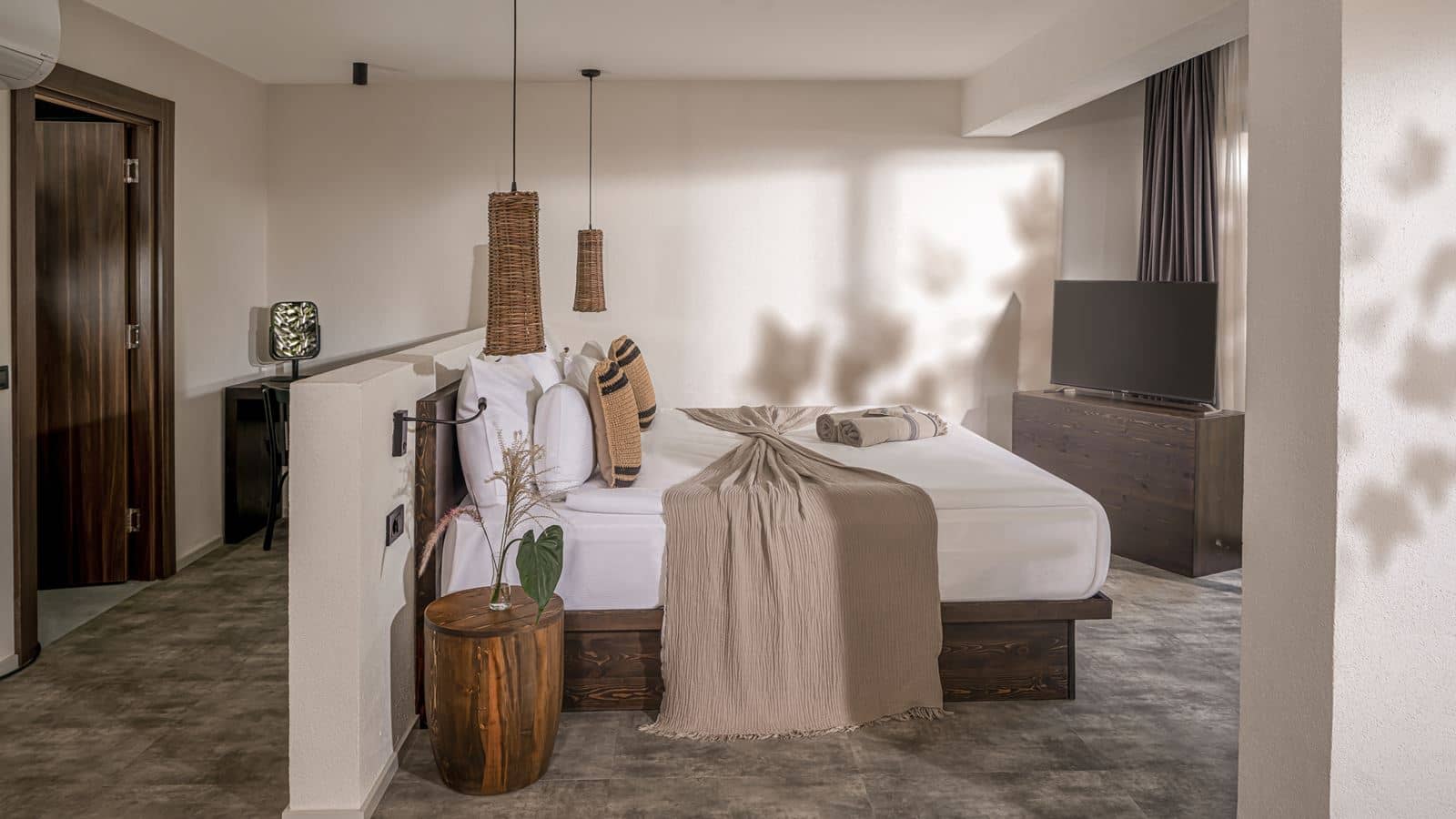 rooms-deluxe-suite-room