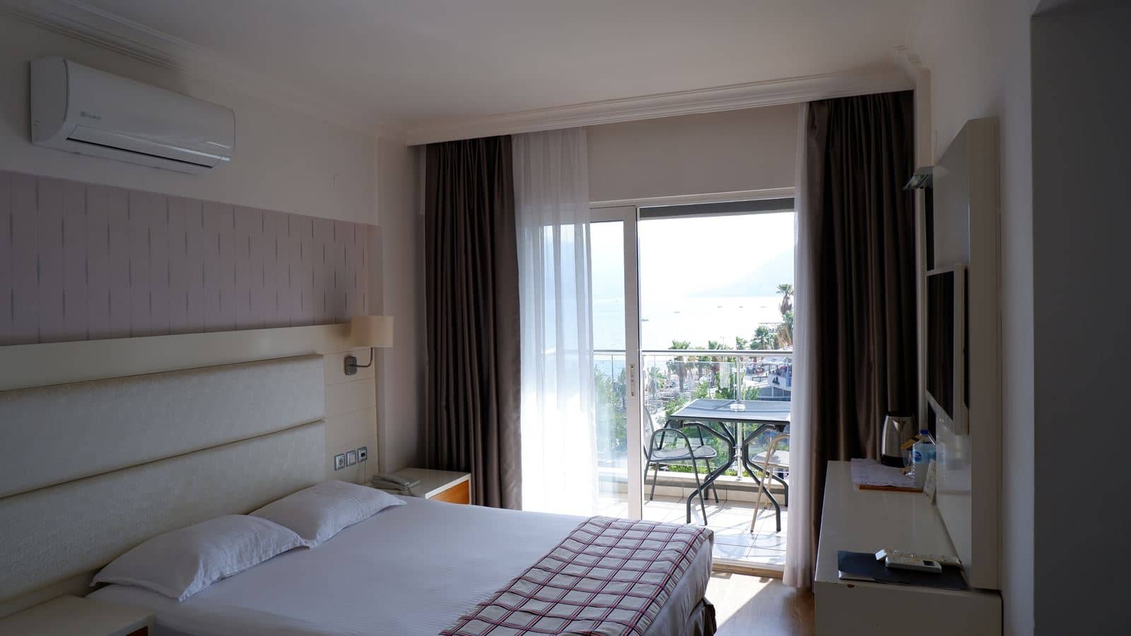 rooms-standard-side-sea-view-room