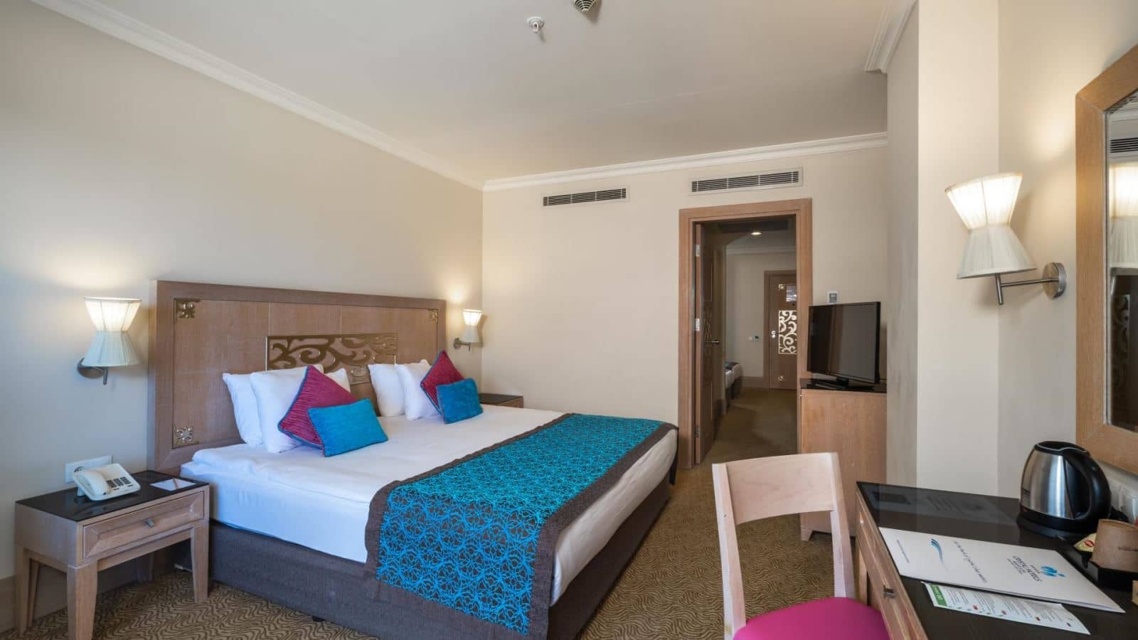 rooms-family-room-land-view
