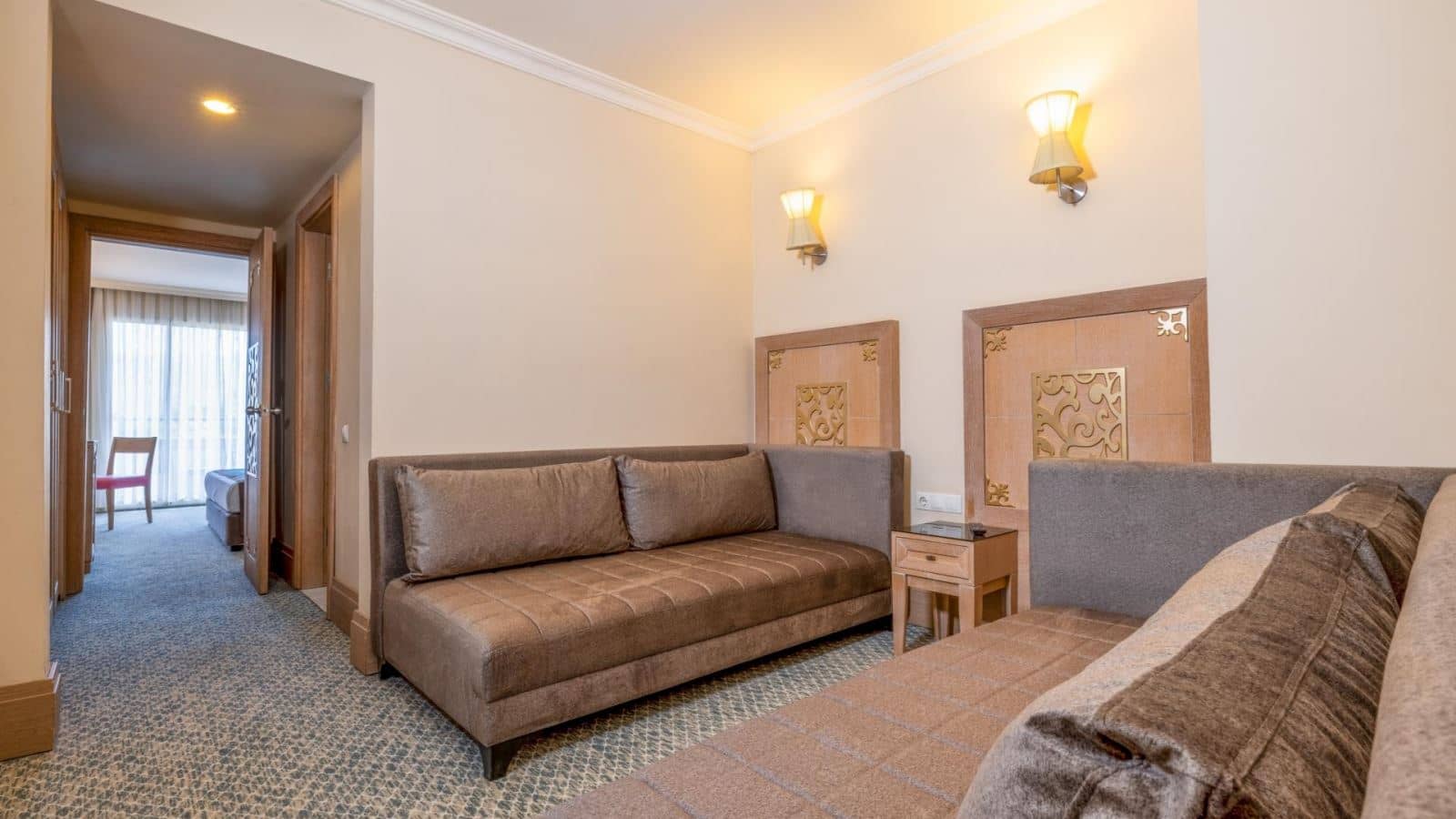 rooms-family-room-land-view