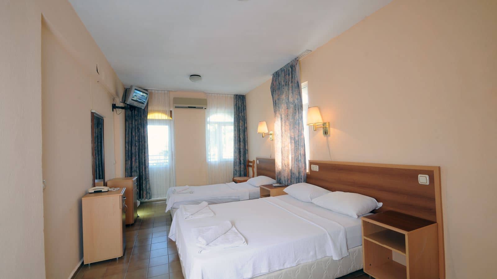 rooms-standard-land-view-room