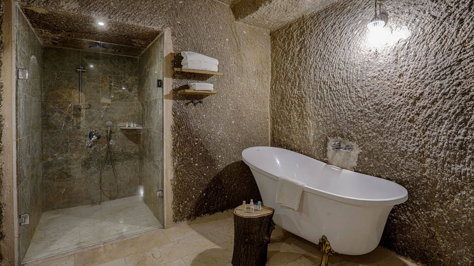rooms-cave-suite